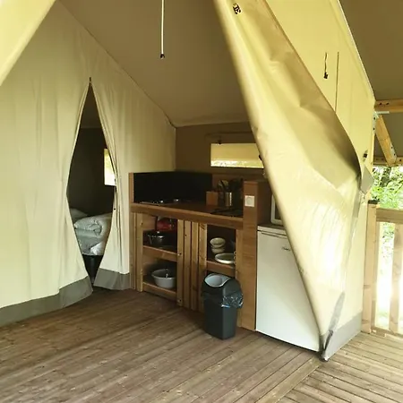 Du La Porte St Martin Luxury tent
